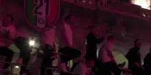 Milano, festa scudetto per l&rsquo;Inter: giocatori sul bus scoperto