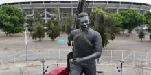 Monumento a Pel&eacute; leggenda del calcio brasiliano allo stadio Jalisco