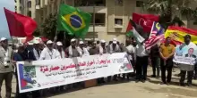 Gaza manifesta per gli attivisti flotilla: &ldquo;Rendiamo omaggio ad eroi&rdquo;