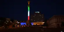 2 giugno, Ucraina: tricolore Italia illumina Piazza Maidan a Kiev