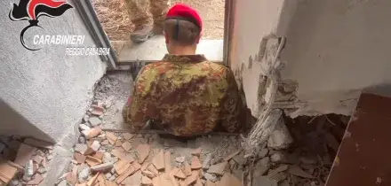 Reggio Calabria, scoperto un bunker con cunicoli e camera di fuga