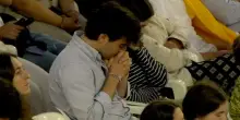 Il Papa a Barcellona parla con i fedeli di depressione e femminicidio