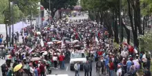 Messico, la protesta degli insegnanti in marcia verso lo stadio