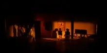 Biennale Teatro, interni, spiriti, luce: un notevole Mario Banushi