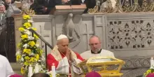 Papa Leone a Pavia, venera le reliquie di Sant&rsquo;Agostino