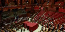 Parlamento georgiano infuocato: rissa e botte tra deputati di maggioranza e opposizione