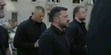 Attacchi su Kiev, Zelensky promette risposta: non possiamo rilassarci