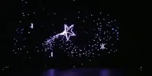 Coreografie di droni e fasci di luce a Nizza 10 anni dopo l&rsquo;attentato