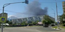 Denso fumo nero su citt&agrave; russa a est di Mosca dopo drone ucraino
