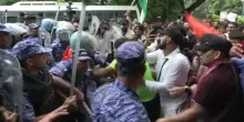 India, esplode la protesta degli &ldquo;scarafaggi&rdquo; contro frodi agli esami