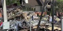 Ucraina, le vittime a terra dopo l&rsquo;attacco russo vicino a Kiev