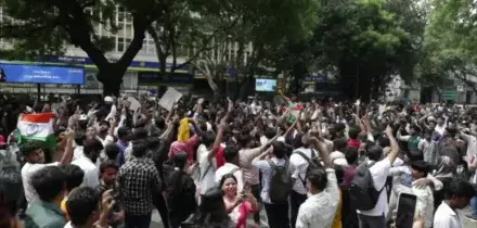 India, lascia il ministro dell&rsquo;Istruzione, studenti in festa: finally