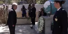 Guterres depone fiori sul monumento dedicato ai caschi blu a Cipro