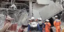 Sisma Giappone, oltre 30 vittime: si cerca fra macerie centro commerciale