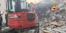 Crollo a Messina, estratto un corpo senza vita dalle macerie