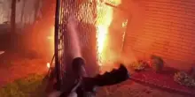 Usa, dentro gli incendi con la bodycam di un vigile del fuoco