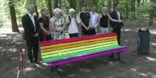Berlino, un albero e una panchina arcobaleno per vittime dell&rsquo;attentato