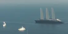 A Capri i 220 metri del pi&ugrave; grande yacht a vela del mondo