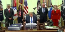 Trump: Usa controllano lo Stretto di Hormuz, possiamo decapitare Iran