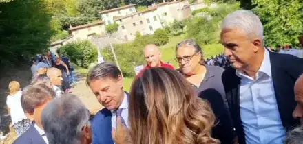 Sant&rsquo;Anna Stazzema, Conte visita il borgo della strage nazifascista
