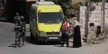 Coloni violenti assediano palestinesi (e un americano) in Cisgiordania