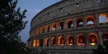 Roma, visite di notte al Colosseo: luce magica e soluzione anti-caldo