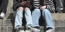Corte Costituzionale francese boccia divieto social per minori 15 anni