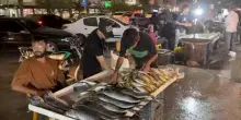 Hormuz, i pescatori iraniani tornano in mare tra relitti e paura
