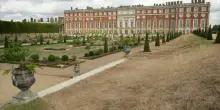 Gran Bretagna, il caldo estremo sta uccidendo i giardini storici