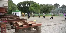 Giappone, in mille tirano le corde per spostare il castello di Hirosaki