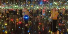 &Egrave; morta Yayoi Kusama, un secolo di ricerca, arte e guarigione