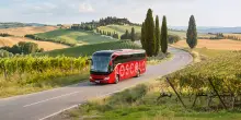 Viaggi di gruppo organizzati: 4 tour operator italiani a confronto tra offerta, servizi e programmi