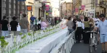 Parma apparecchia 400 metri di tavola per la Cena dei Mille