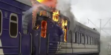 Attacco russo su un treno al confine con la Polonia, sale la tensione