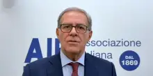 AIE: per docenti manuali fondamentali, ma pochi studenti li usano