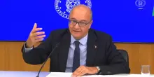 Scuola, Valditara: multe a genitori che rifiutano i corsi di italiano