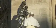 Parigi, Papa Leone XIV visita la cattedrale di Notre-Dame