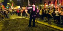 Scontri a Barcellona durante una protesta per il diritto alla casa