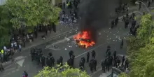 Francia, violenti scontri a Parigi fra polizia e manifestanti