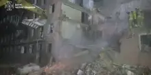 In Ucraina si scava fra le macerie di un palazzo, 22 morti