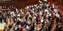 Protesta opposizioni alla Camera contro legge elettorale : &ldquo;Legge truffa&rdquo;