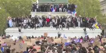 Francia, studenti &ldquo;occupano&rdquo; Colonna di luglio a Place de la Bastille