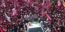Brasile, Lula in piazza dopo la sconfitta al primo turno delle elezioni