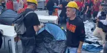 Ex Ilva, a Genova operai montano tende davanti alla prefettura