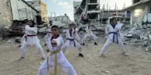 Gaza, dopo tre anni i ragazzi tornano al taekwondo tra le macerie