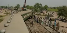 Deraglia di un treno in Pakistan: almeno quattro morti