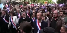 Leader LFI M&eacute;lenchon canta la Marsigliese al corteo studenti a Parigi