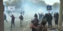 Parigi, dalla polizia idranti e lacrimogeni contro gli studenti