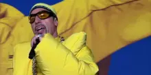 Sacha Baron Cohen porta Ali G sul red carpet e scherza su Trump
