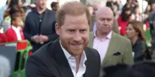Bagno di folla e applausi per Harry e Meghan a Nottingham